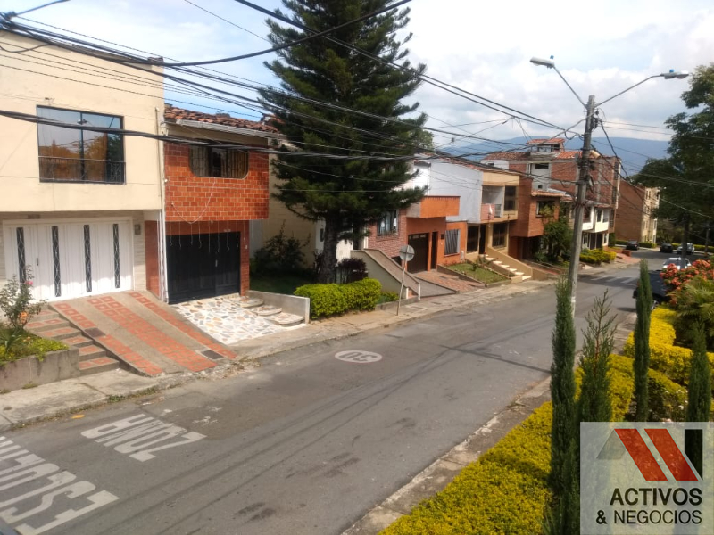 Casa disponible para Venta en Medellin con un valor de $590,000,000 código 2026