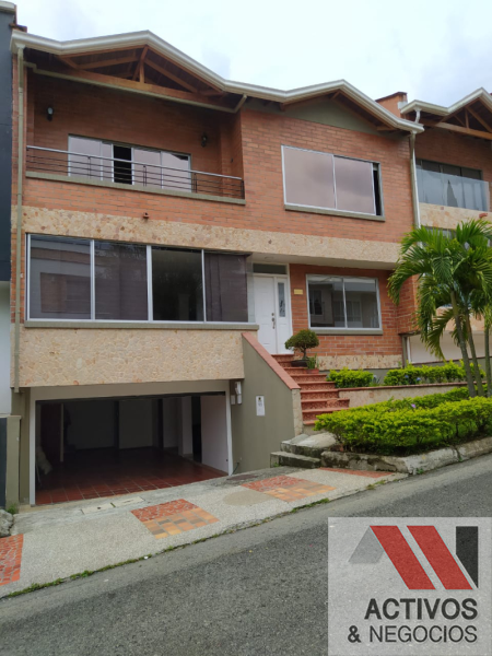 Casa disponible para Venta en Sabaneta con un valor de $980,000,000 código 2014