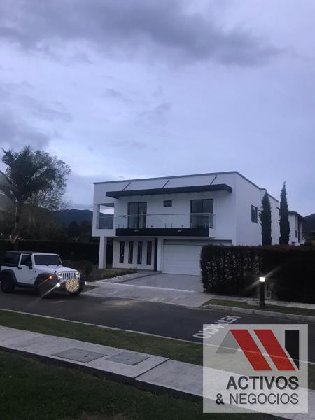 Casa disponible para Venta en La Ceja con un valor de $1,050,000,000 código 1026